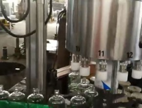 12头高**全自动灌装机，塑料盖自动提升理盖挂盖机